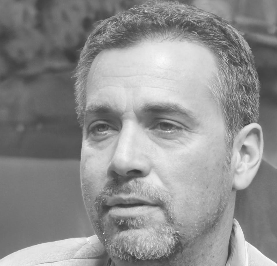 Portrait de Marc Dubois, entrepreneur parisien